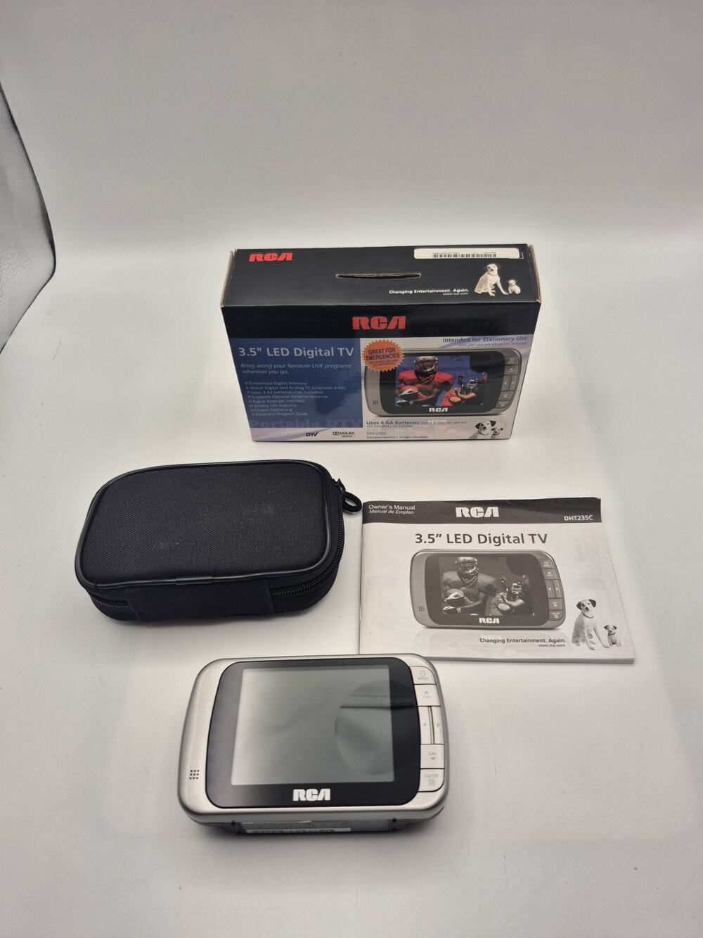 RCA DHT235C 3.5" LED Digital Color TV with Case, Manual, and Box READ